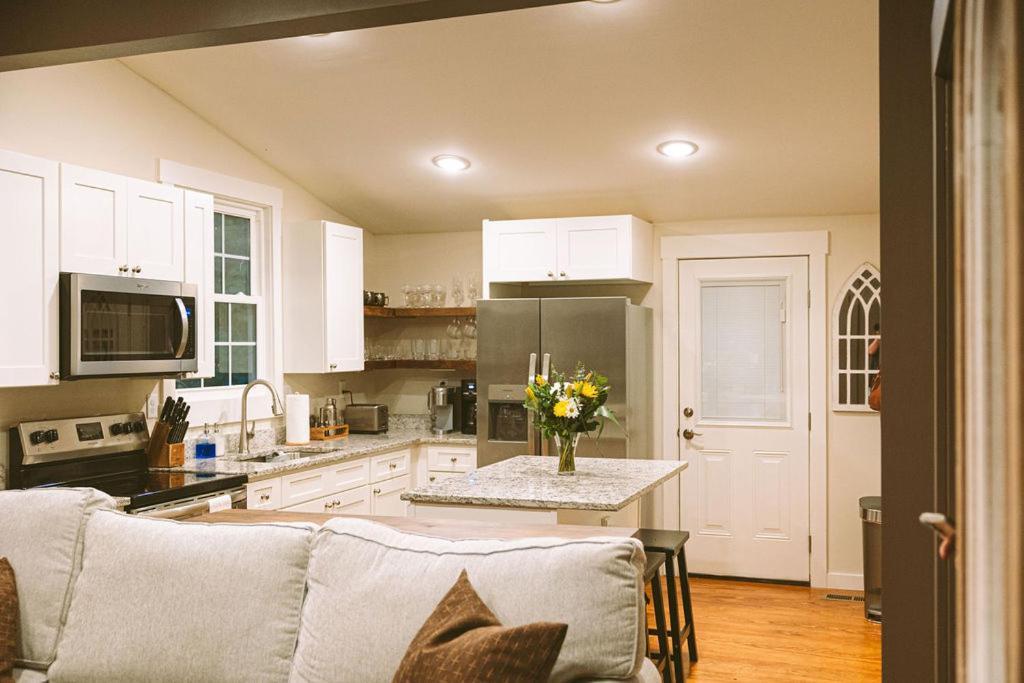 Historic Renovated 2Bd - Overlooking Downtown Knoxville Exterior photo